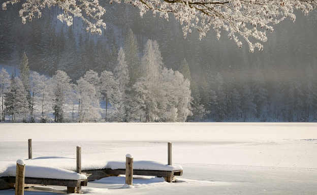 Verschneiter Steg am See - Pixabay, Shogun